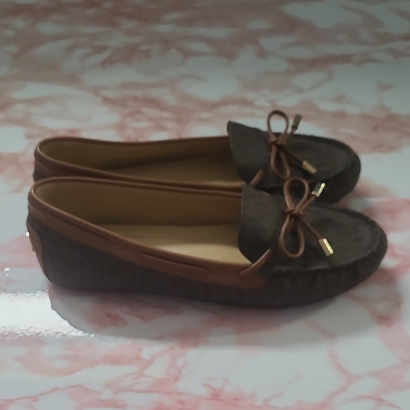 EUC Michael Kors Brown Leather Moc Crocodile Loafers Gold Bar Trim Sz 7.5M - Picture 4 of 7